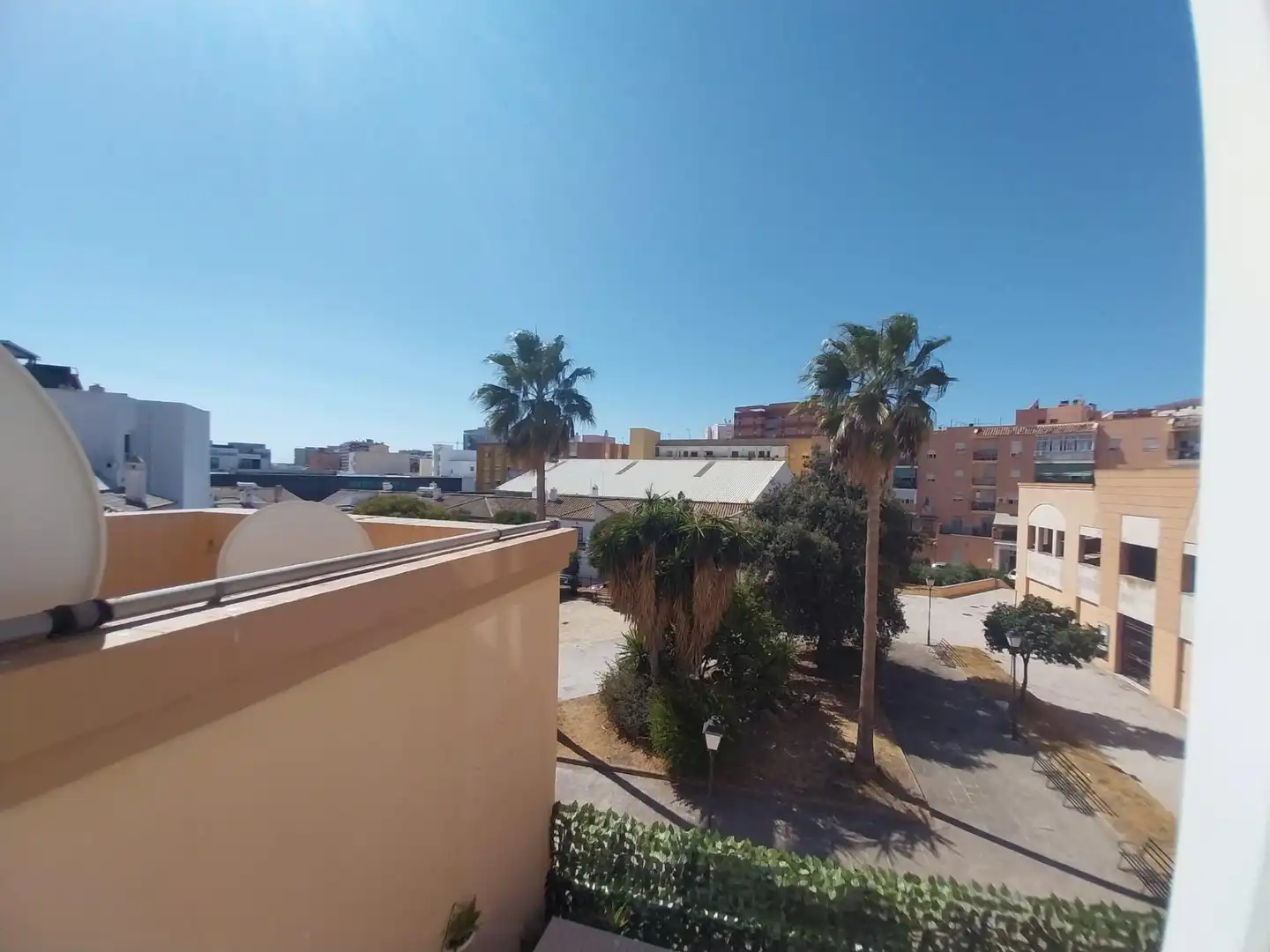 Vista exterior de Dúplex en venda en Algeciras amb Terrassa i Traster