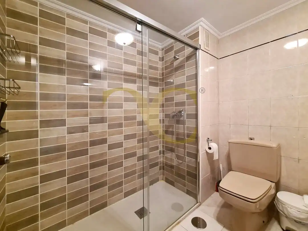 Bathroom of Apartments for sale in Oviedo   with Heating and Furnished