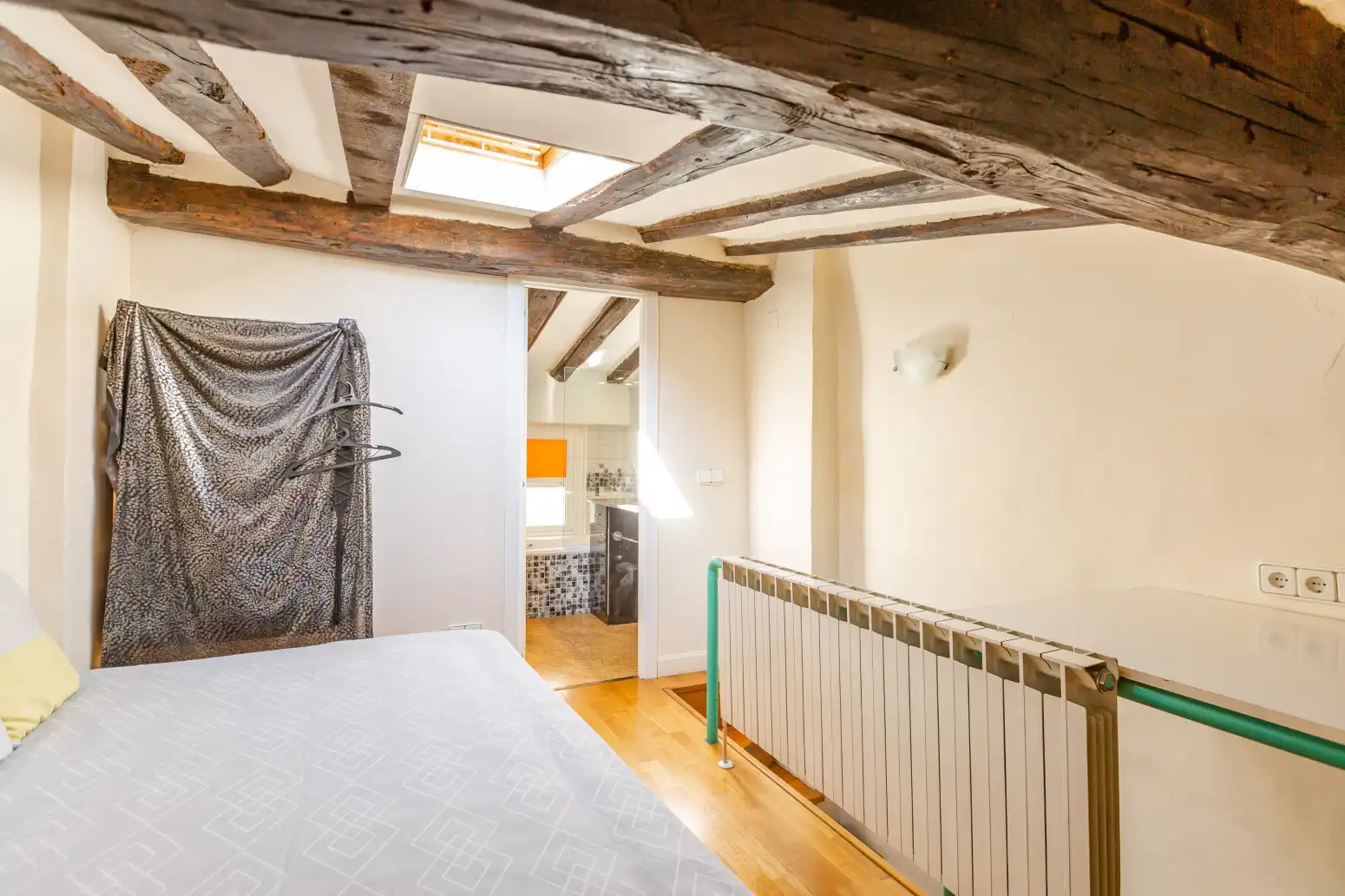Habitación de Ático en venta en  Pamplona / Iruña con Calefacción, Amueblado y Balcón