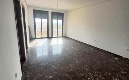 Sala d'estar de Pis en venda en Almodóvar del Río amb Aire condicionat, Calefacció i Parquet