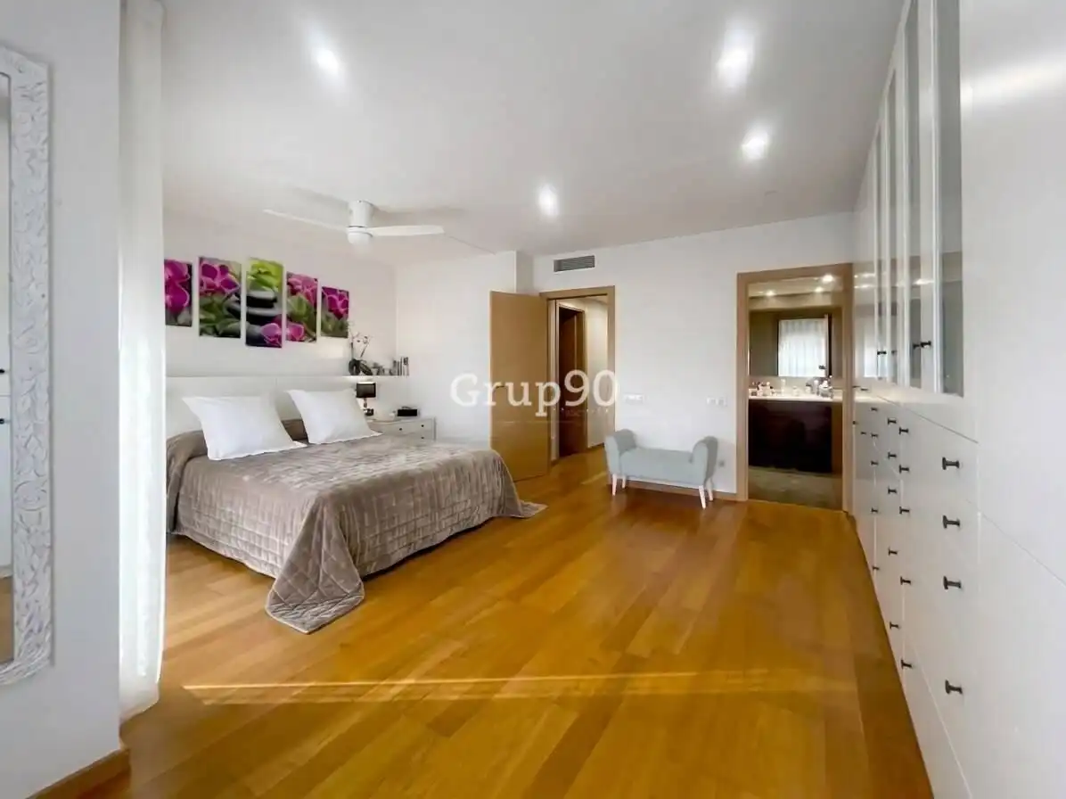Habitación de Casa adosada en venta en Lleida con Aire acondicionado, Calefacción y Jardín privado
