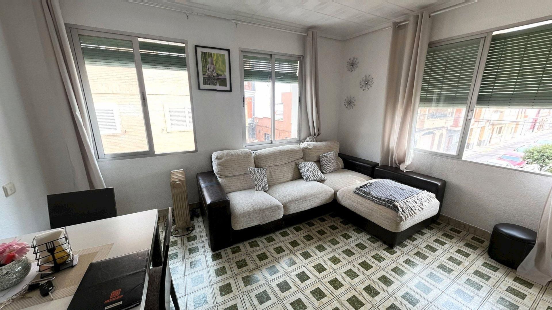 Sala de estar de Piso en venta en Sagunto / Sagunt con Calefacción, Trastero y Amueblado