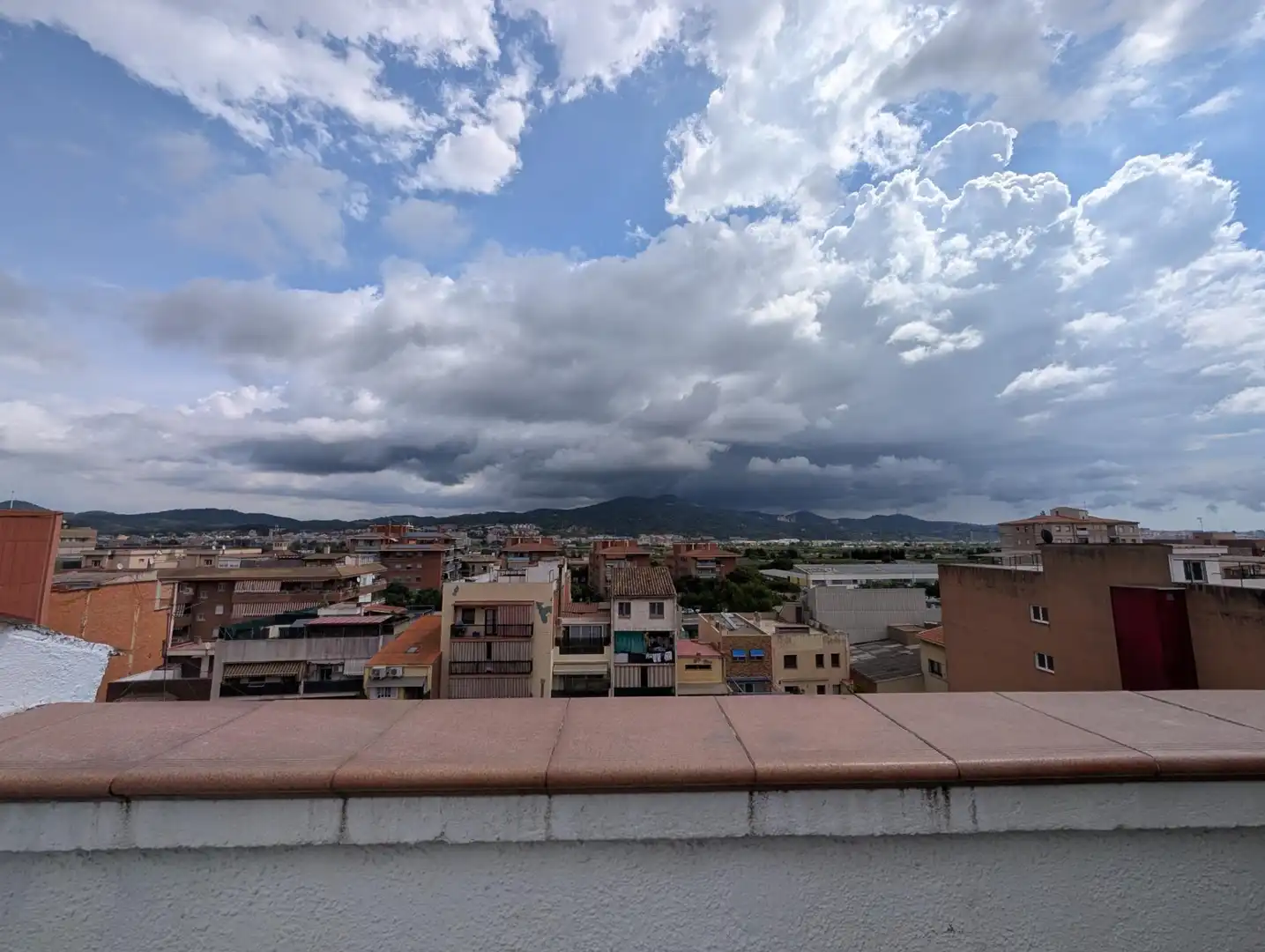 Vista exterior de Dúplex en venta en Sant Vicenç Dels Horts con Aire acondicionado, Calefacción y Terraza