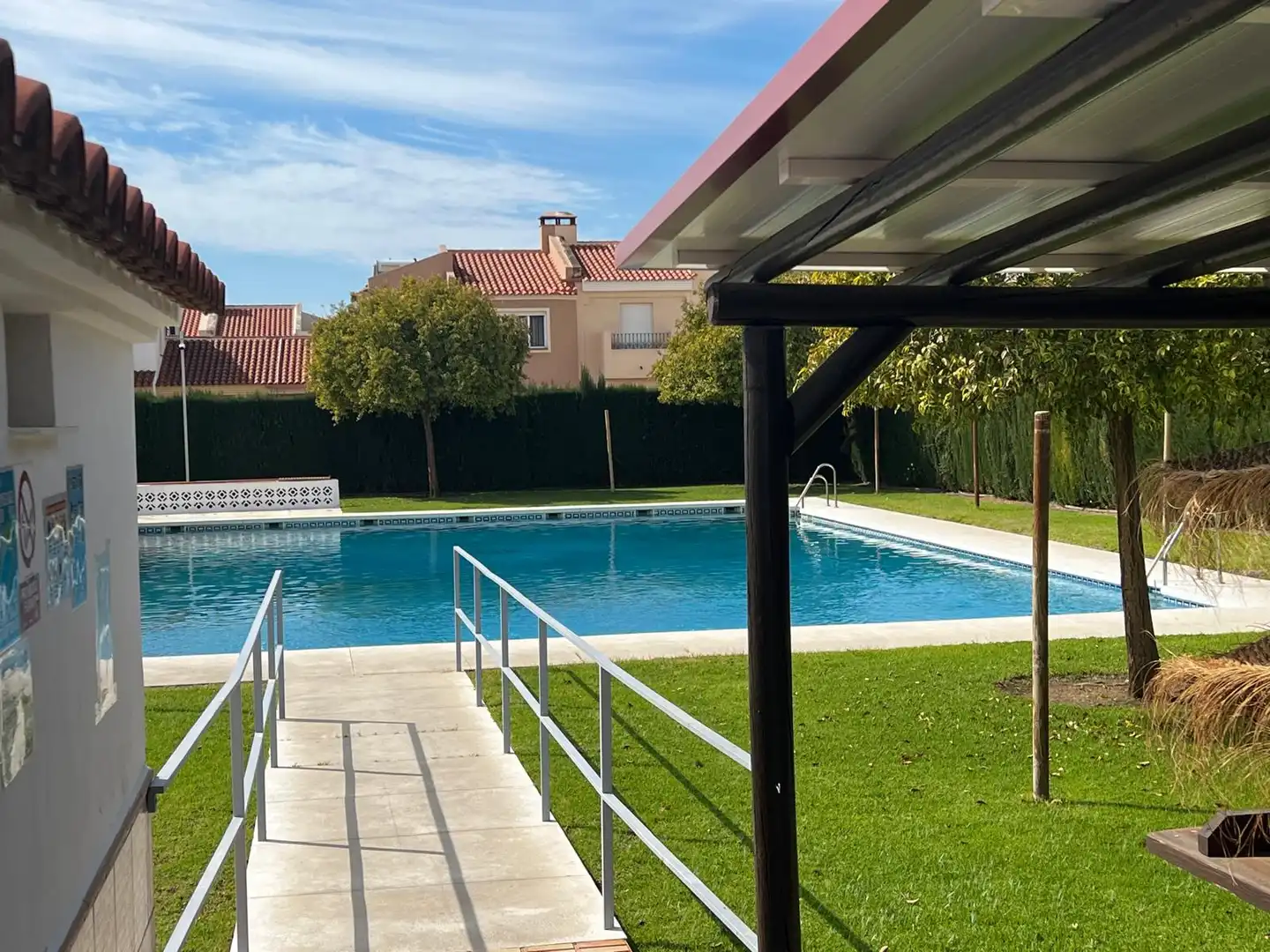 Piscina de Casa adosada en venda en Vélez-Málaga amb Terrassa, Traster i Piscina comunitària