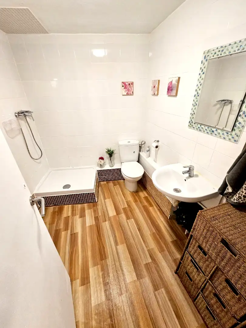 Badezimmer von Loft zum Verkauf in Barcelona mit Klimaanlage und Ofen