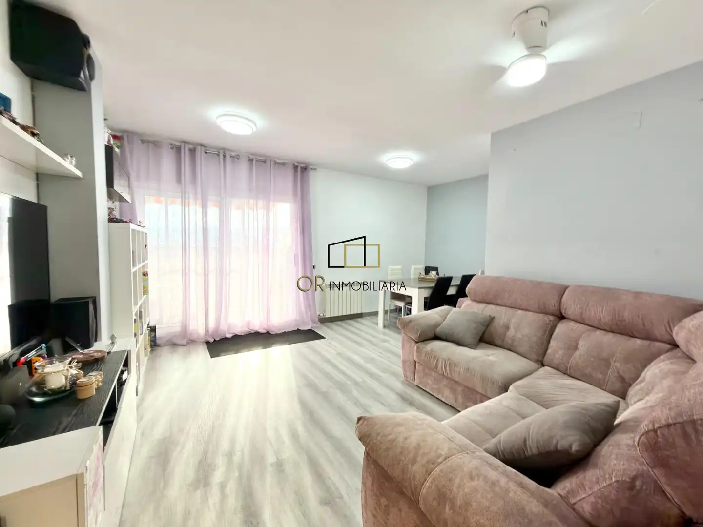Living room of Flat for sale in El Vendrell  with Heating, Parquet flooring and Terrace