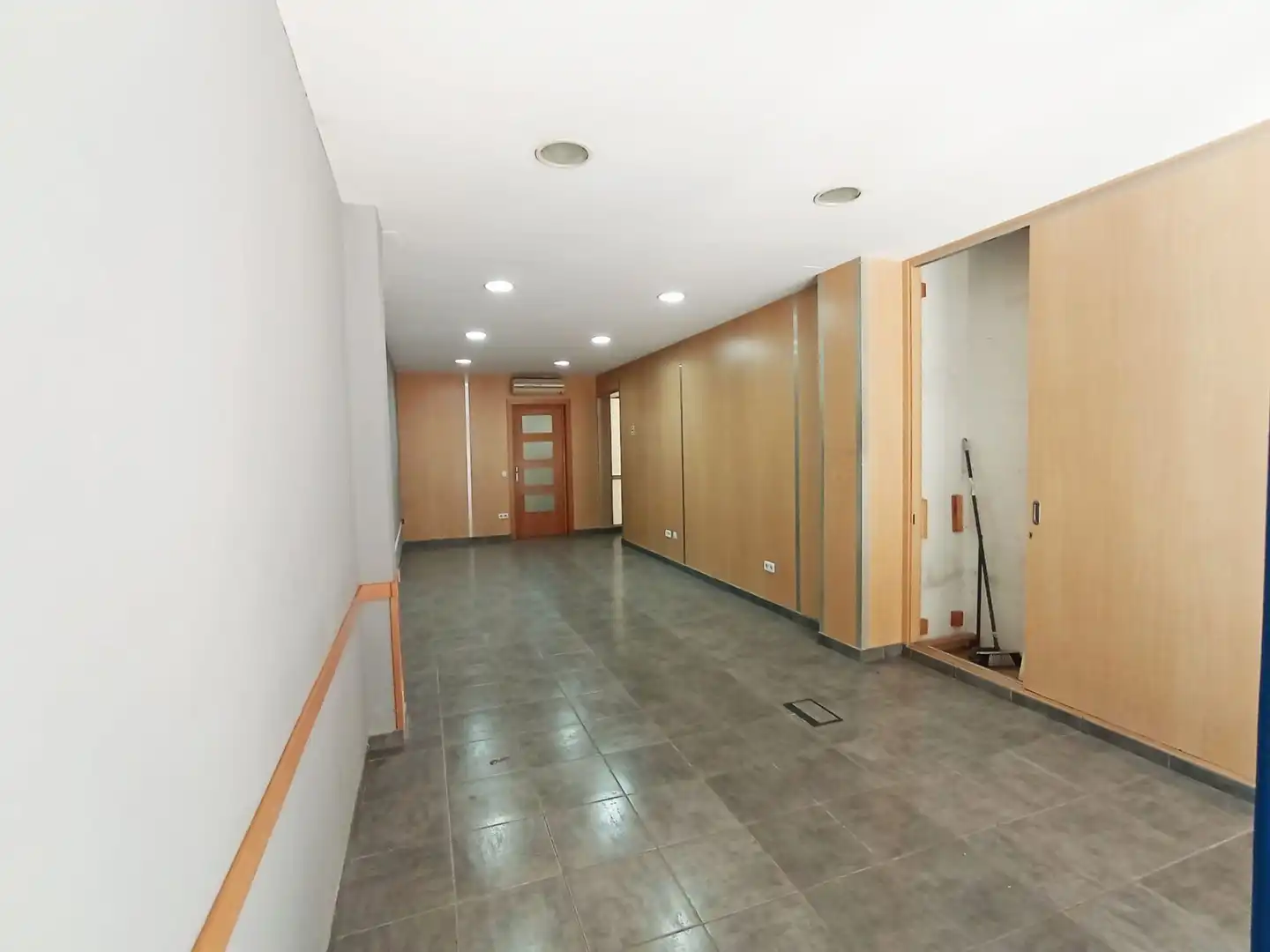 Local comercial de lloguer a Lluis Puigjaner 8, imagen 3