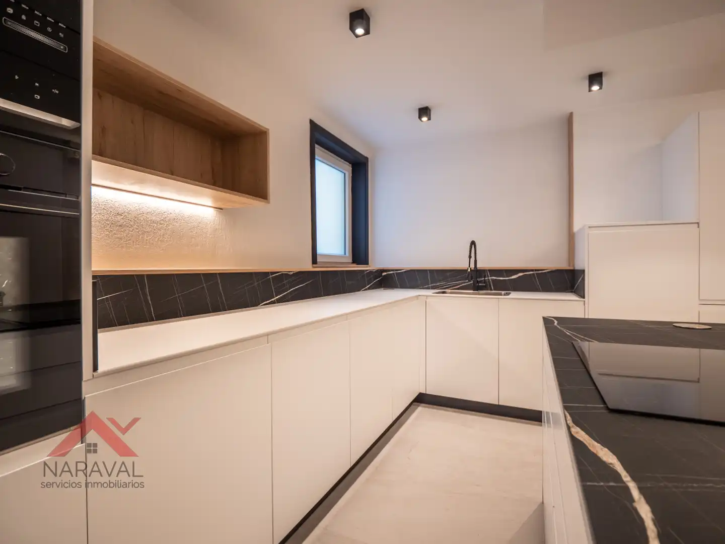 Kitchen of Flat for sale in  Pamplona / Iruña  with Air Conditioner, Heating and Oven