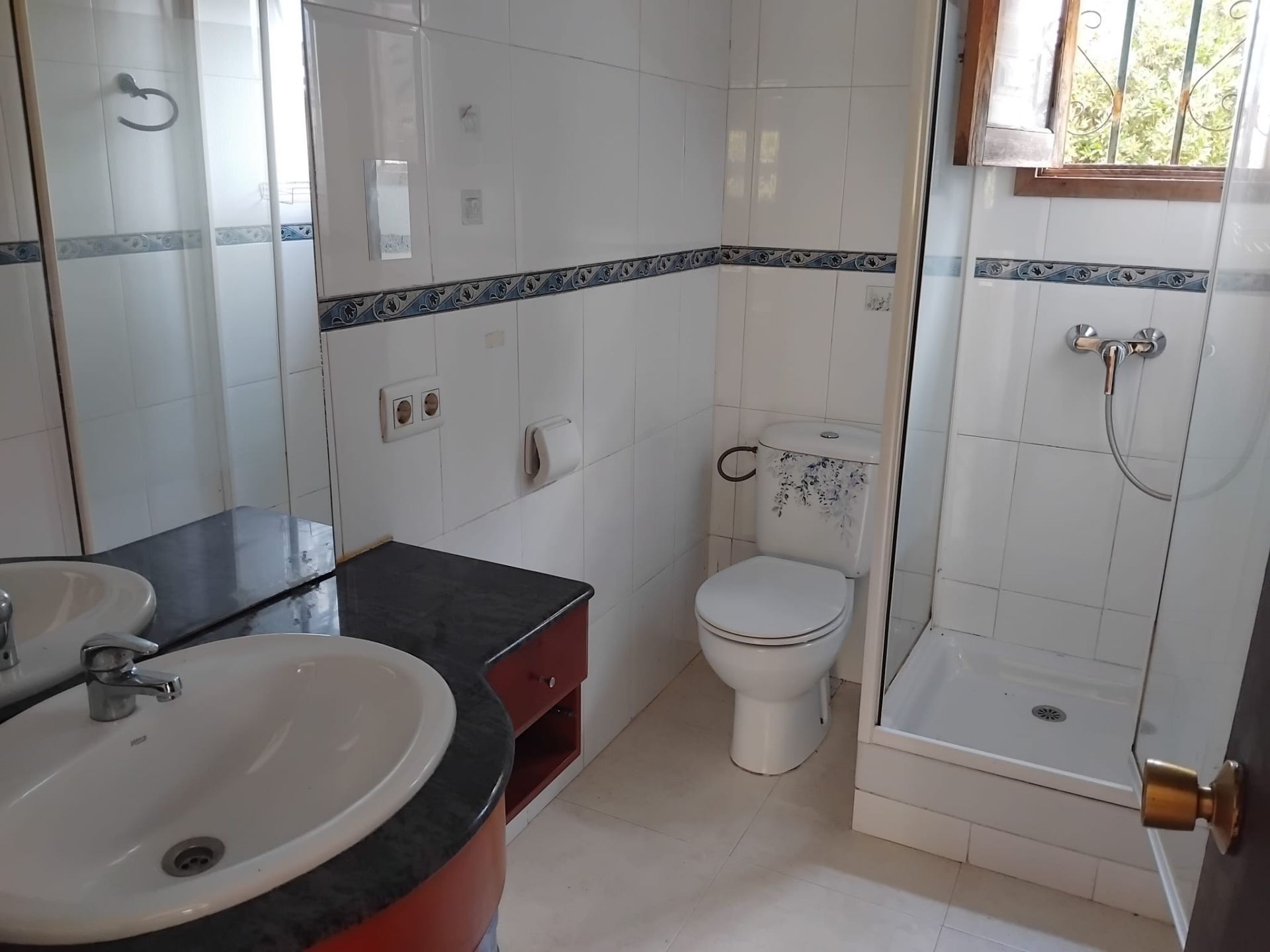 Bathroom of House or chalet for sale in Gelida  with Private garden and Swimming Pool