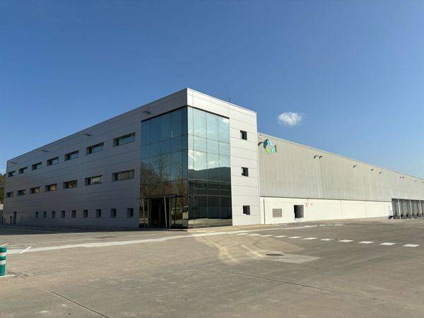Nave industrial en Alquiler en Subirats