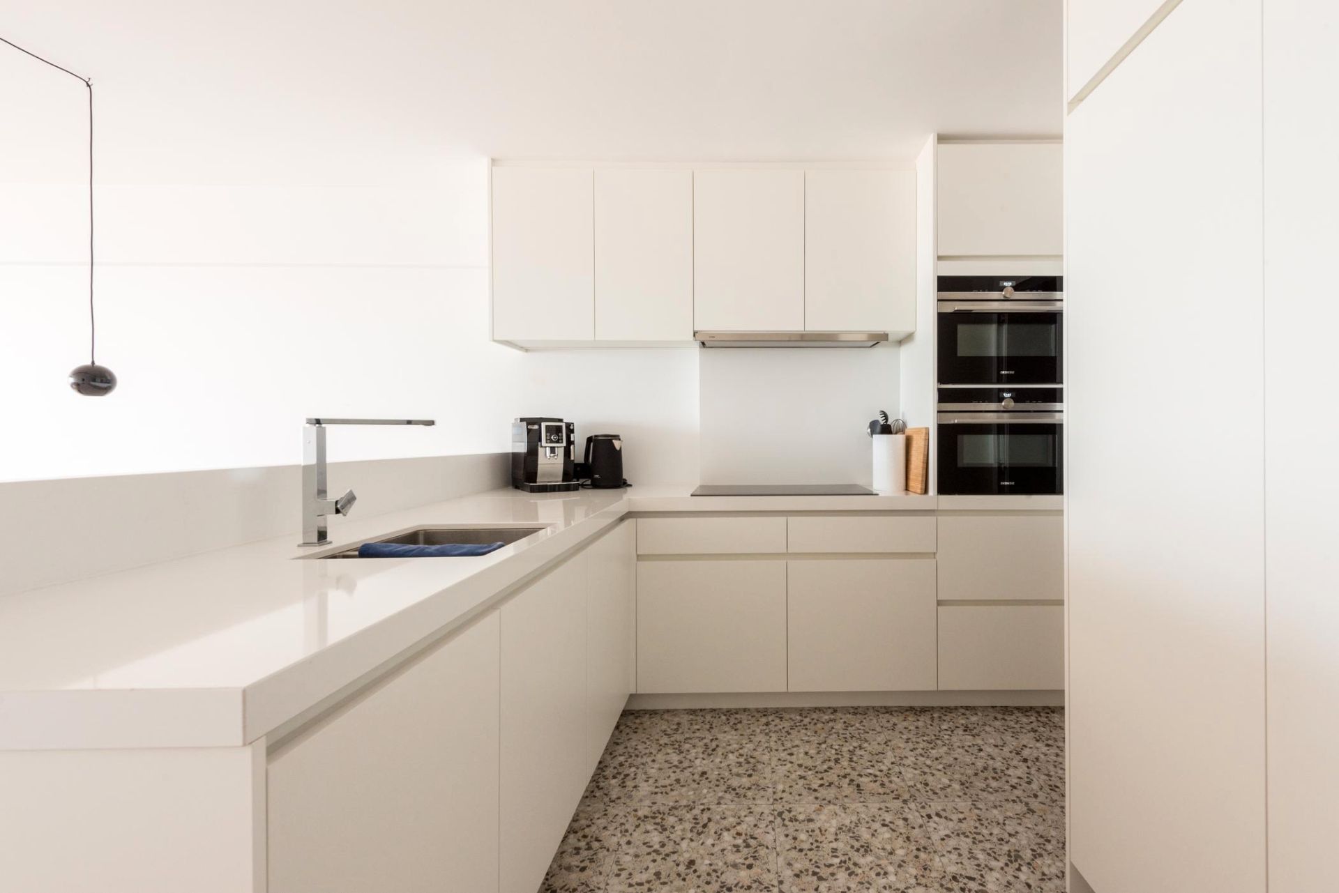 Cocina de Estudio de alquiler en  Sevilla Capital con Aire acondicionado, Calefacción y Amueblado