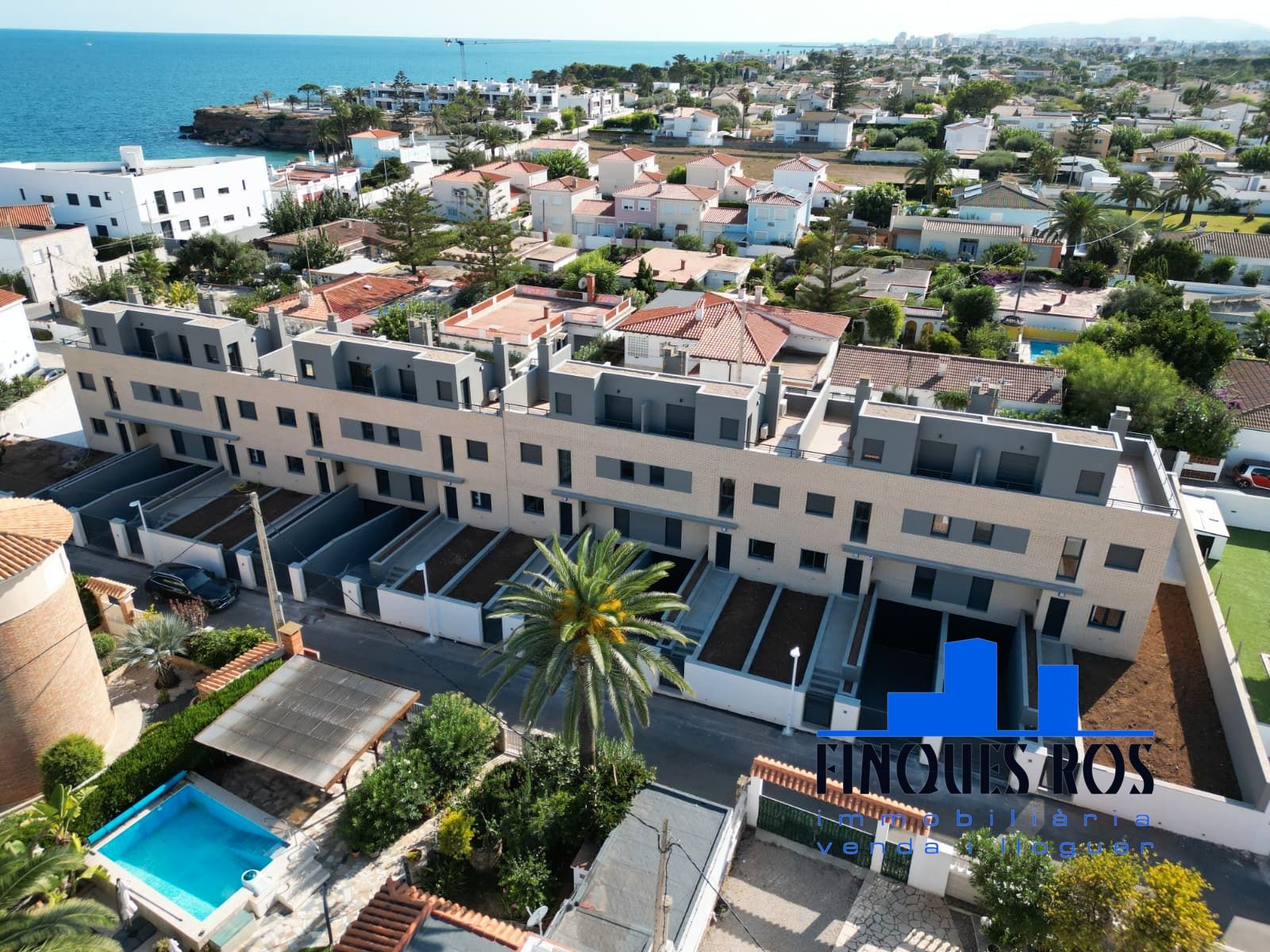 Exterior view of Single-family semi-detached for sale in Vinaròs  with Air Conditioner, Private garden and Terrace