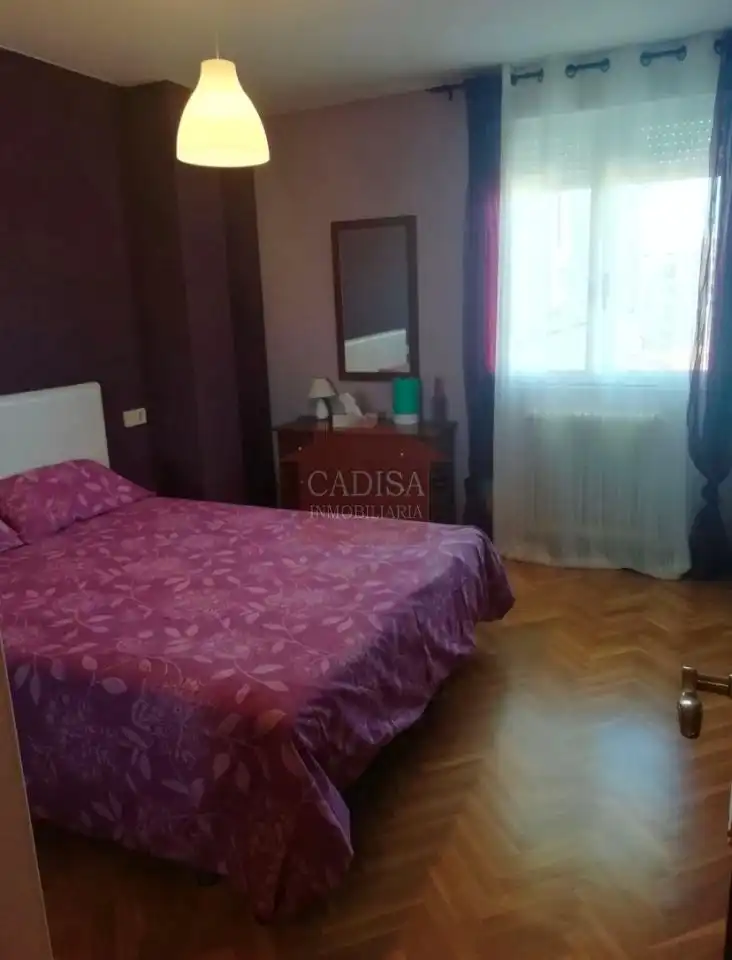 Dormitori de Pis de lloguer en Salamanca amb Calefacció, Parquet i Moblat