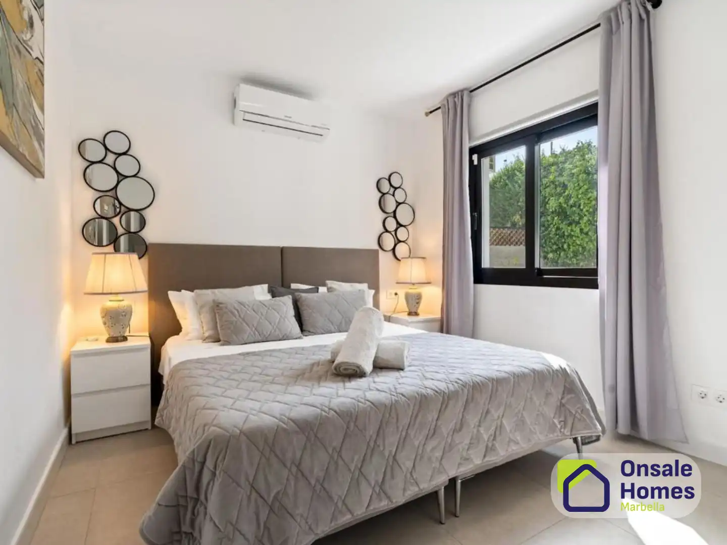 Dormitori de Casa o xalet en venda en Marbella amb Aire condicionat, Jardí privat i Terrassa