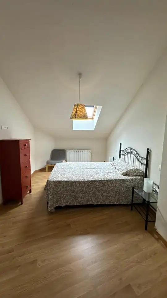 Habitación de Dúplex en venta en Torrejón del Rey con Calefacción, Amueblado y Piscina comunitaria