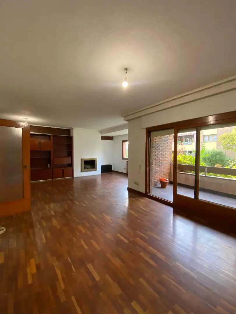 Sala d'estar de Pis en venda en Las Rozas de Madrid amb Calefacció, Parquet i Terrassa