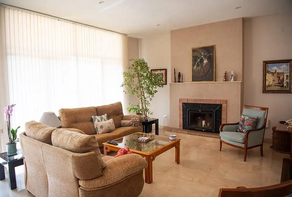 Sala de estar de Casa o chalet en venta en Bormujos con Aire acondicionado, Calefacción y Jardín privado