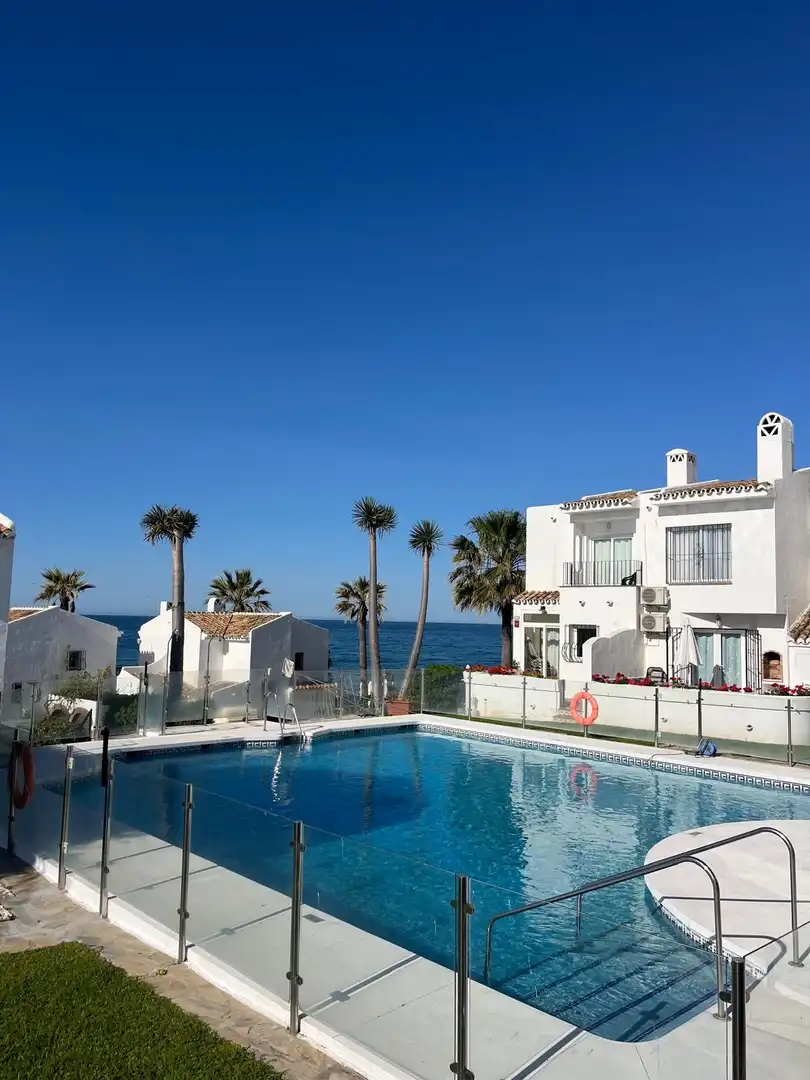 Piscina de Casa adosada en venda en Mijas amb Aire condicionat, Calefacció i Terrassa