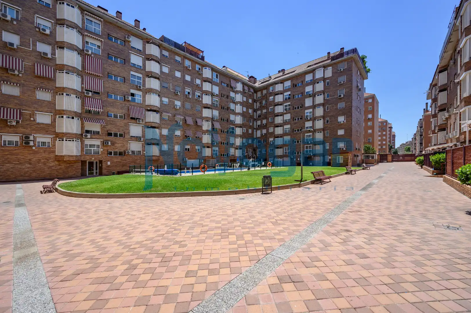 Exterior view of Flat for sale in Madrid  with Air Conditioner, Heating and Community pool