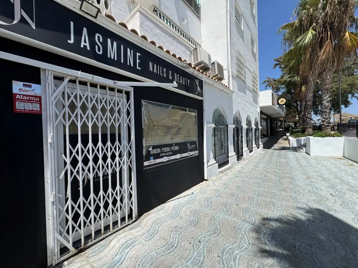Vista exterior de Local en venta en Marbella con Aire acondicionado, Calefacción y Terraza