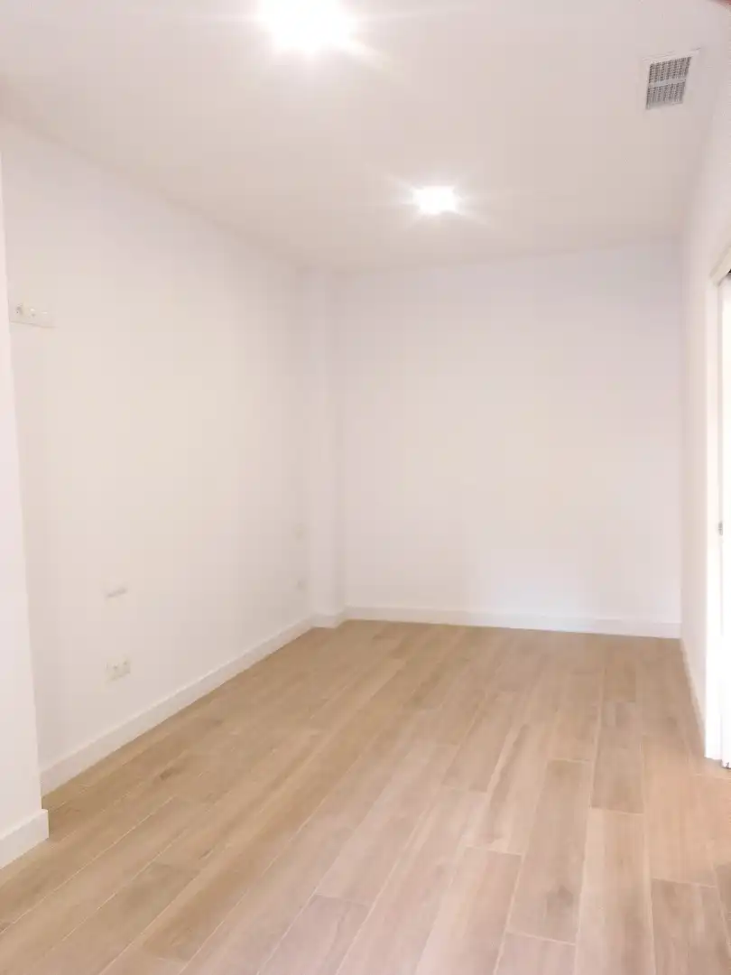 Planta baja en venta en L'Hospitalet de Llobregat con Aire acondicionado, Calefacción y Terraza