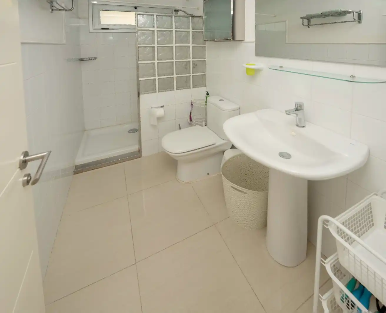 Baño de Piso en venta en Mogán con Terraza, Amueblado y Horno