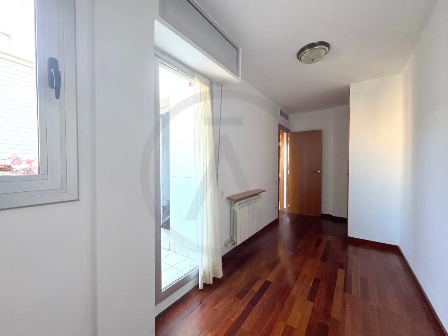 Wohnung zum Verkauf in Terrassa mit Klimaanlage, Heizung und Parkett