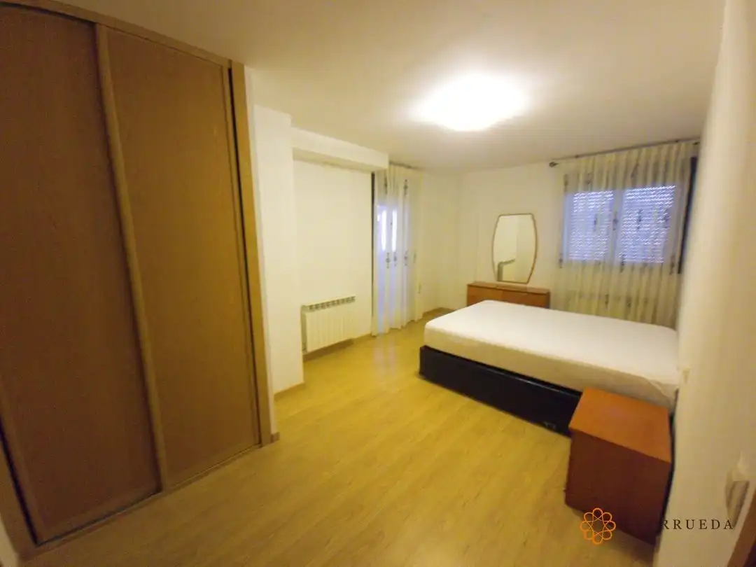 Habitación de Dúplex en venta en Caspe con Aire acondicionado, Calefacción y Trastero
