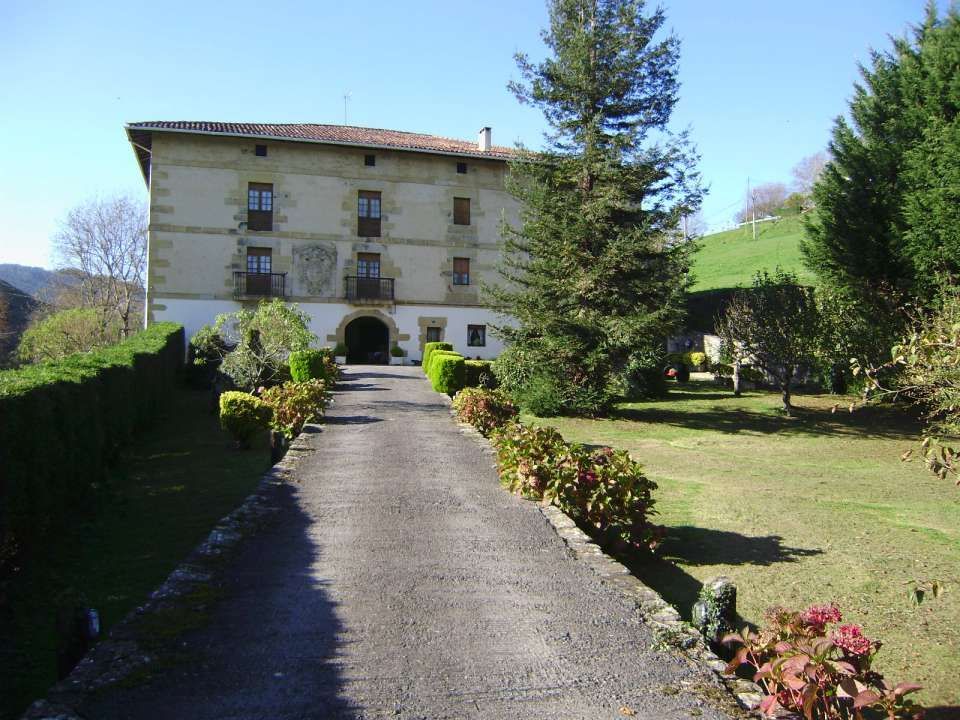 Exterior view of Building for sale in Mallabia