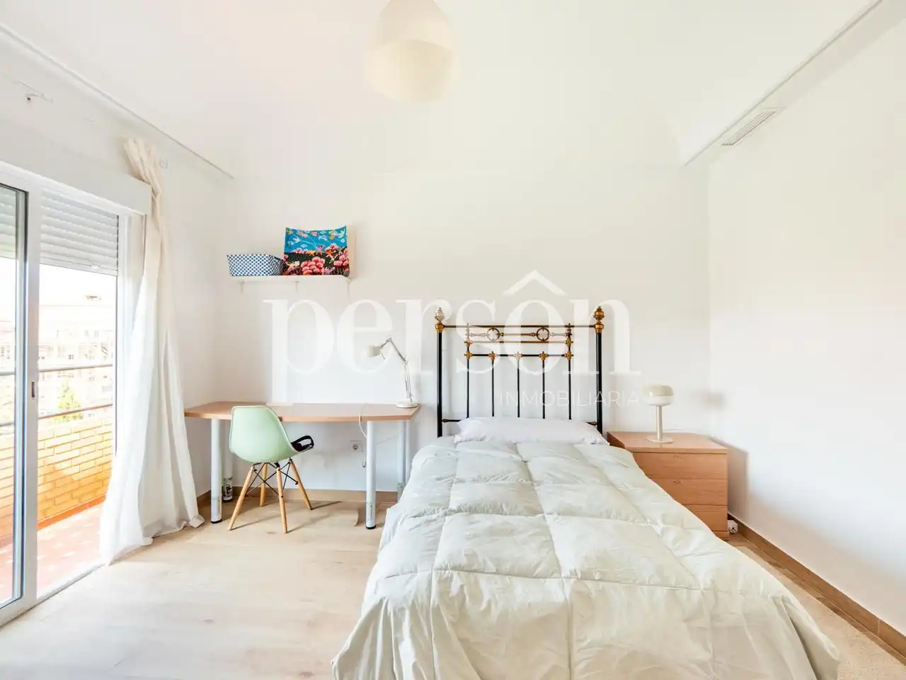 Schlafzimmer von Wohnung zur Miete in Valencia mit Klimaanlage, Terrasse und Möbliert