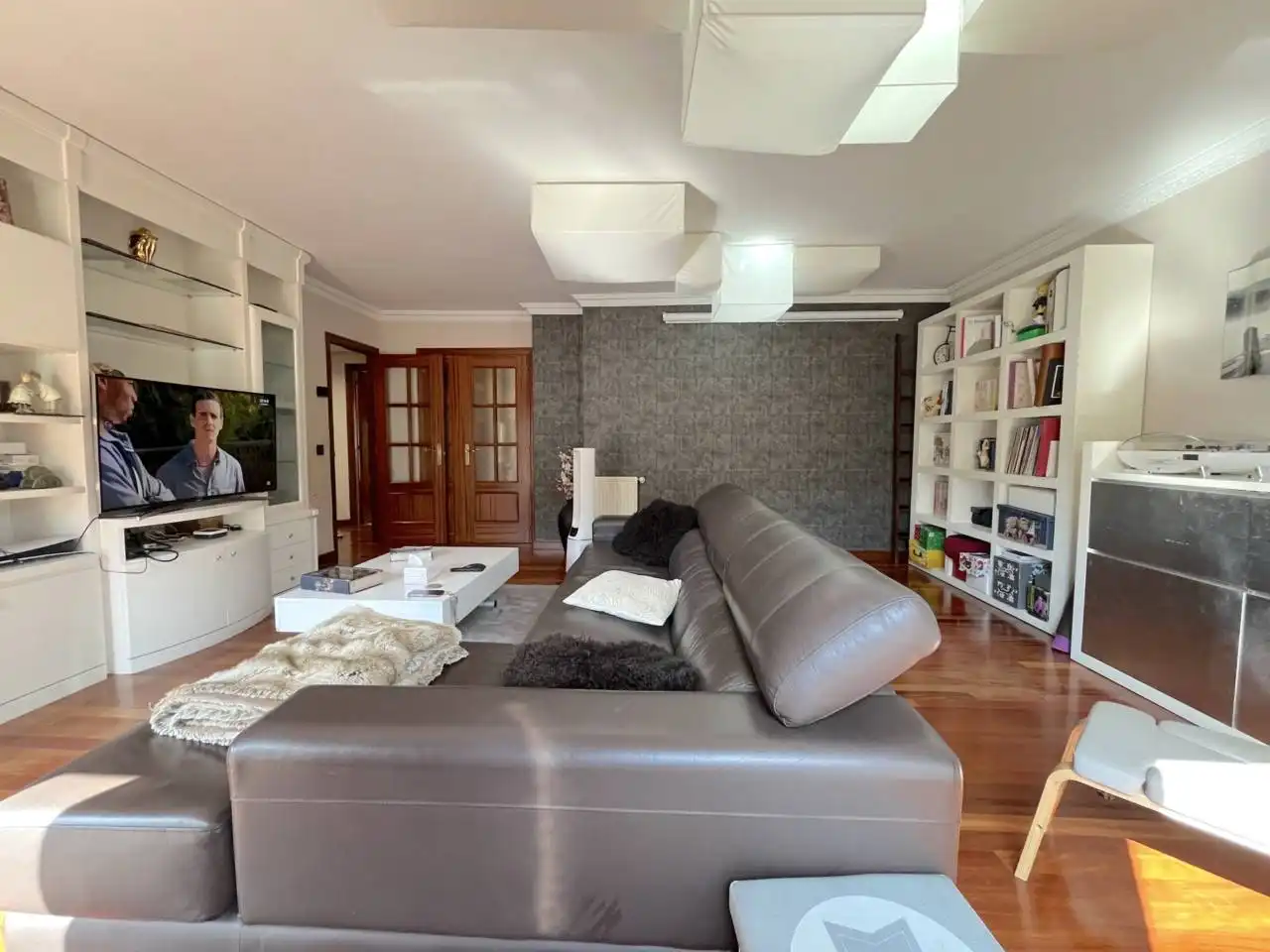 Sala d'estar de Dúplex en venda en Leioa amb Calefacció, Parquet i Terrassa