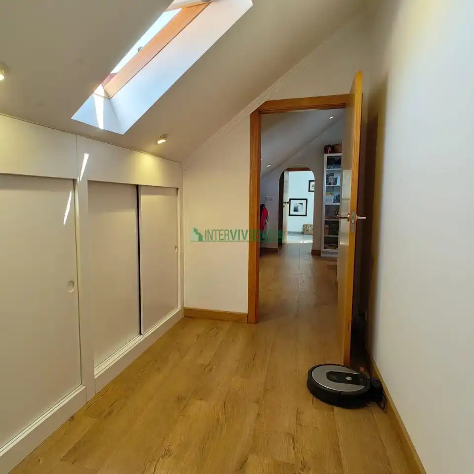Casa adosada en venta en Vigo  con Calefacción, Terraza y Trastero