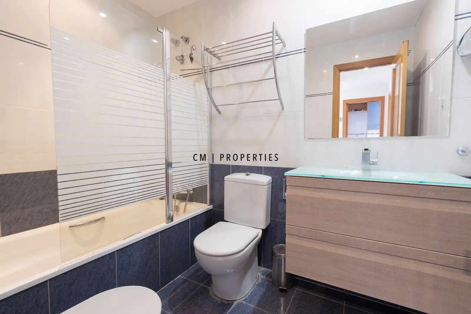 Baño de Ático de alquiler en Valencia con Aire acondicionado, Calefacción y Trastero