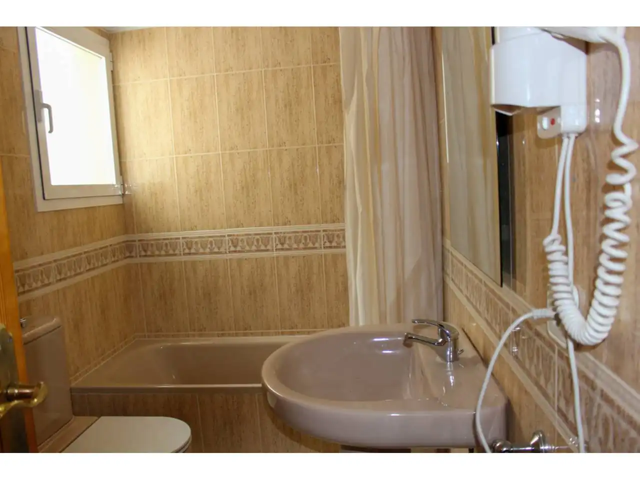 Badezimmer von Einfamilien-Reihenhaus zum Verkauf in Calpe / Calp mit Klimaanlage, Terrasse und Möbliert