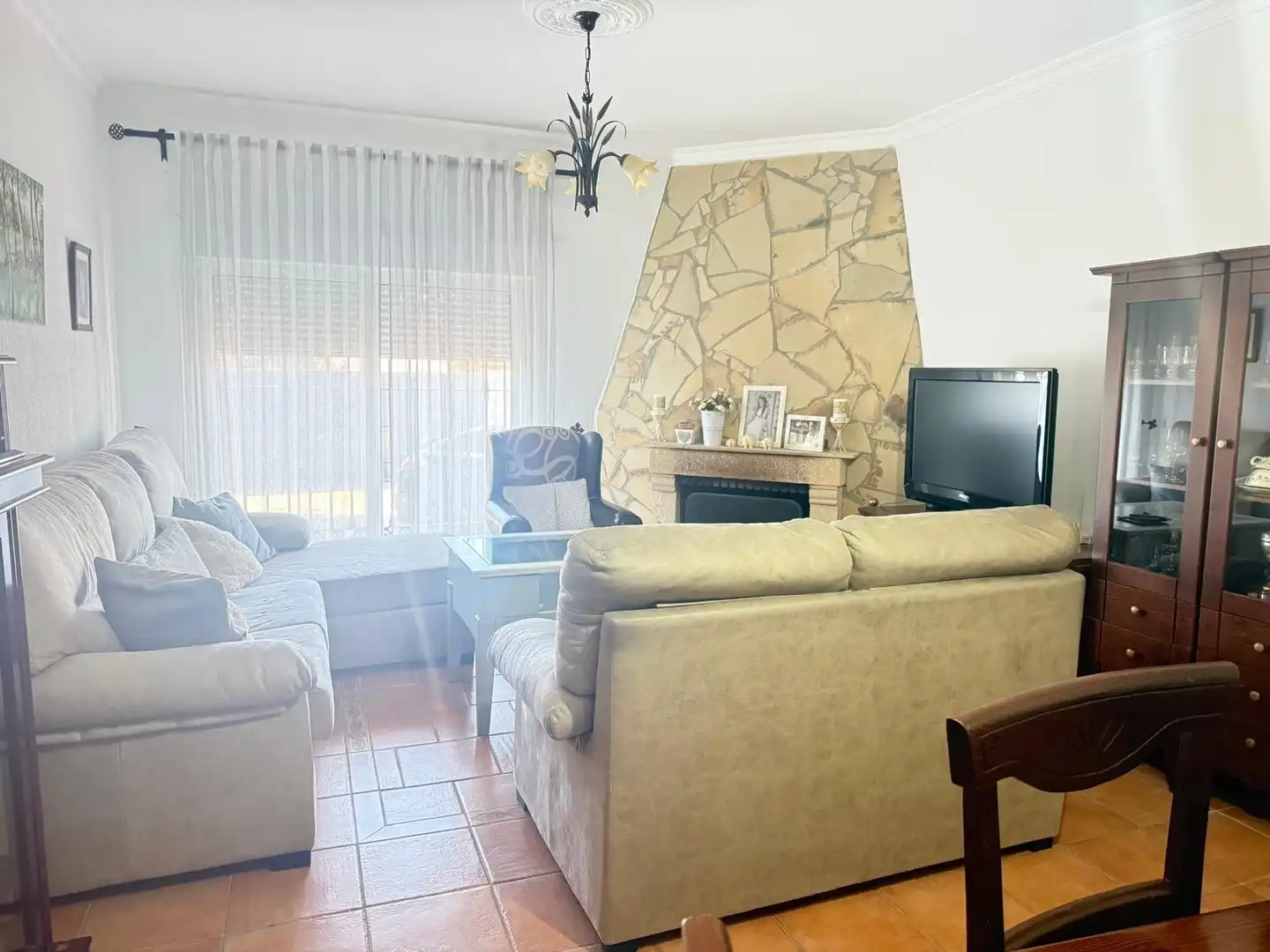 Living room of Houses for sale in Chiclana de la Frontera  with Air Conditioner, Private garden and Terrace
