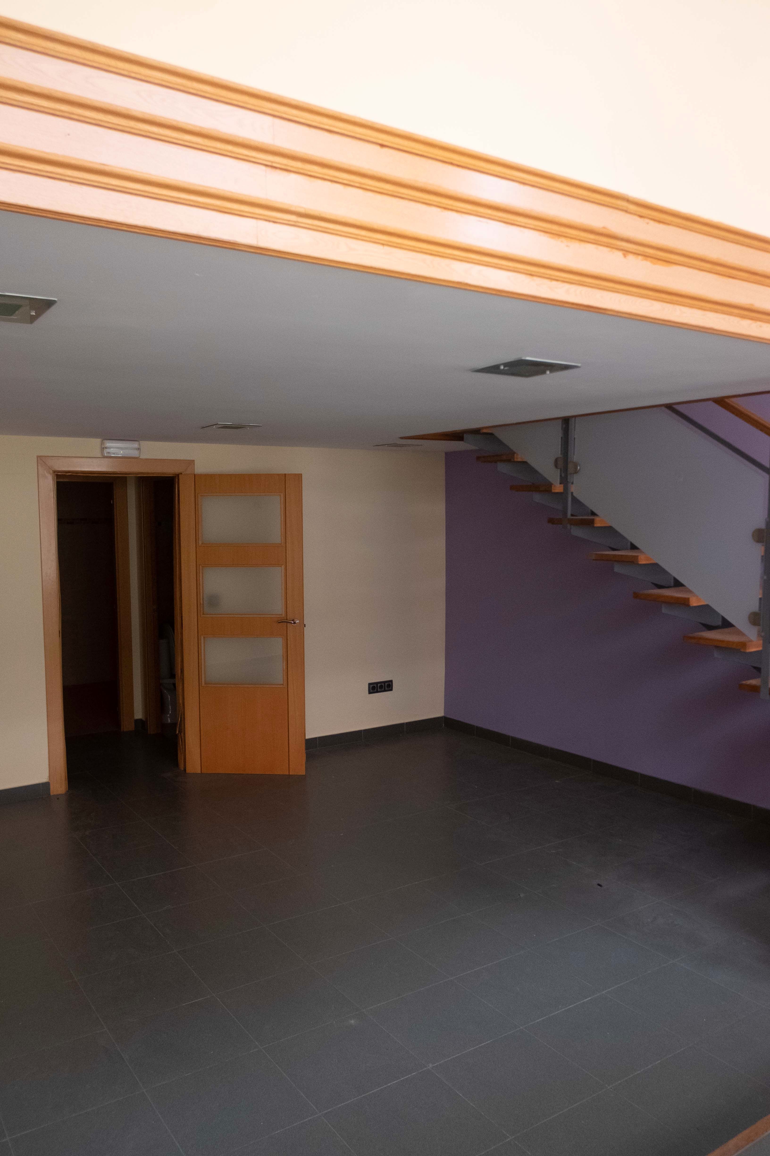 Premises for sale in Zamora Capital   with Air Conditioner