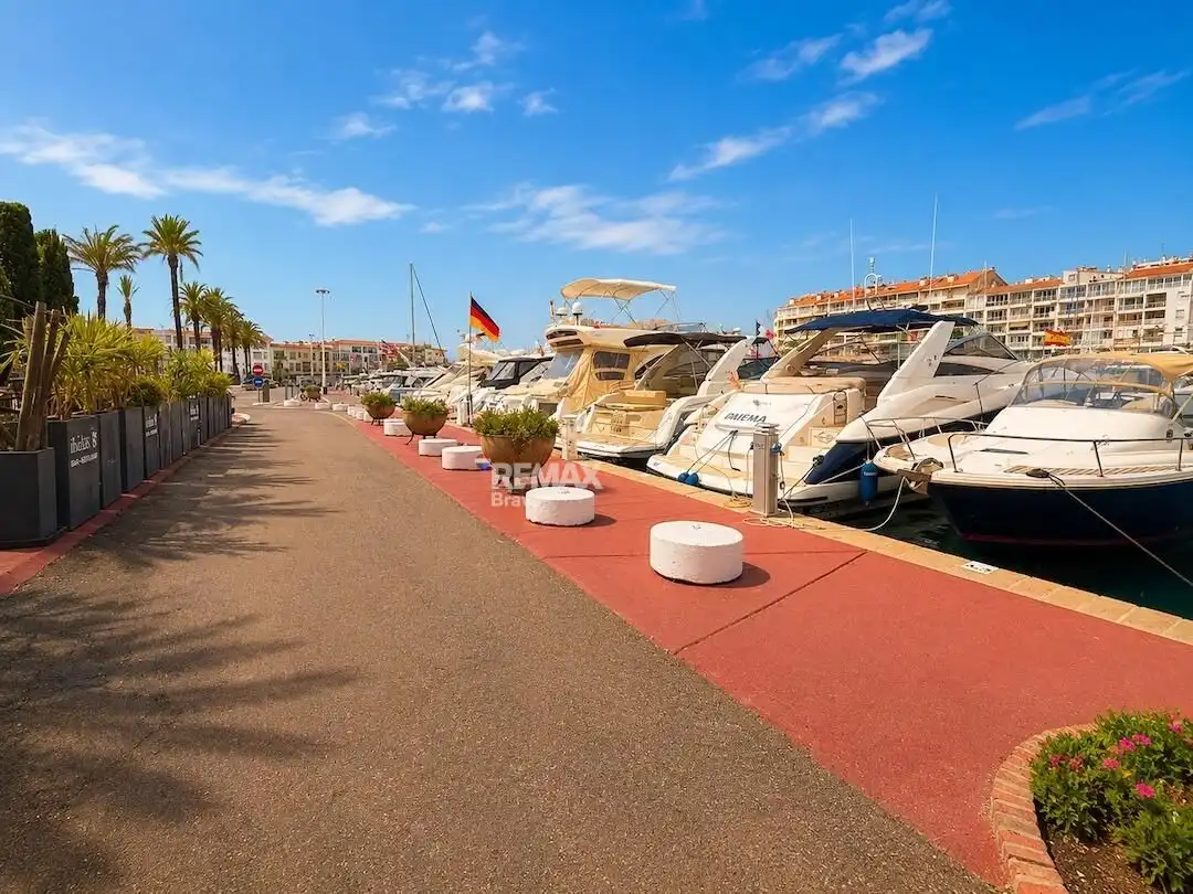 Parking de Piso en venta en Empuriabrava con Terraza y Balcón
