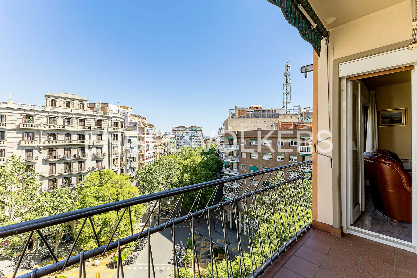 Außenansicht von Wohnung zum Verkauf in Barcelona mit Heizung und Balkon