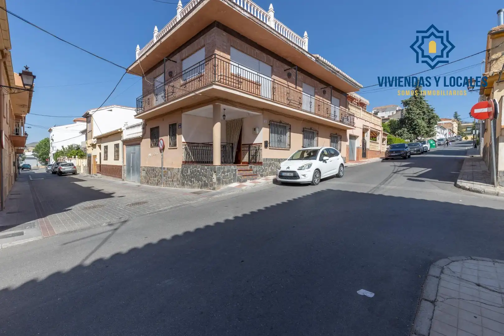 Vista exterior de Casa o xalet en venda en La Zubia amb Terrassa