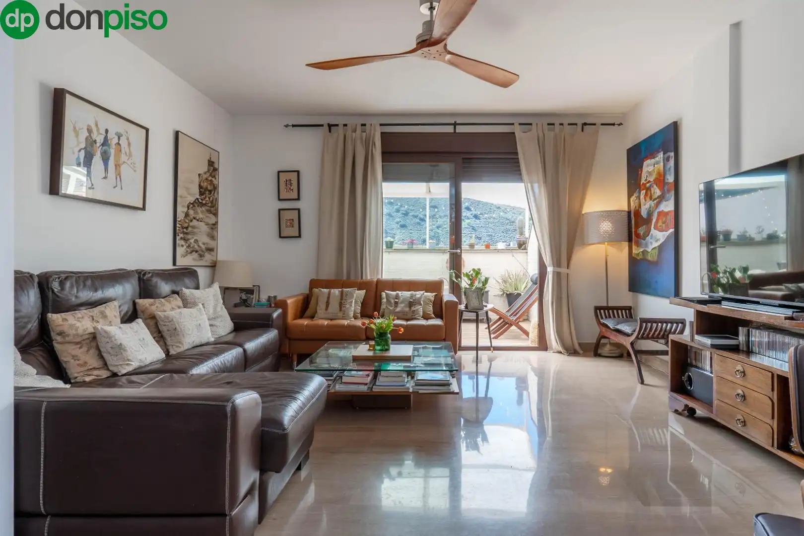 Wohnzimmer von Einfamilien-Reihenhaus zum Verkauf in Granada mit Klimaanlage und Terrasse