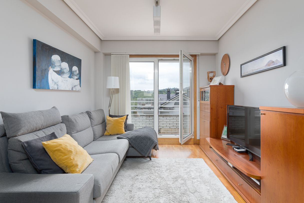 Sala d'estar de Dúplex en venda en Donostia - San Sebastián  amb Calefacció, Terrassa i Traster