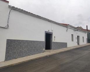 Vista exterior de Casa adosada en venda en Valencia de las Torres