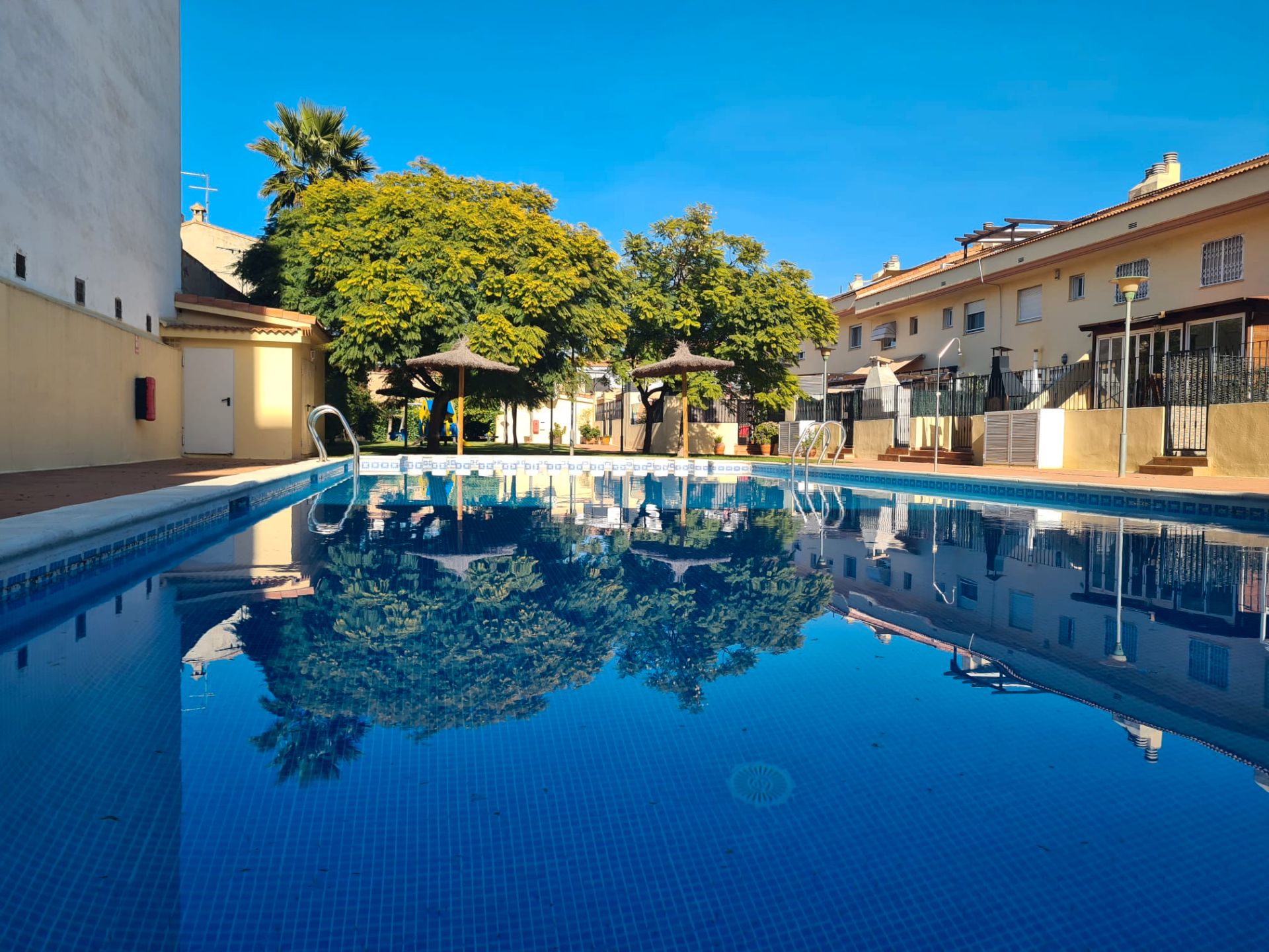 Piscina de Casa adosada en venta en  Valencia Capital con Aire acondicionado, Calefacción y Terraza