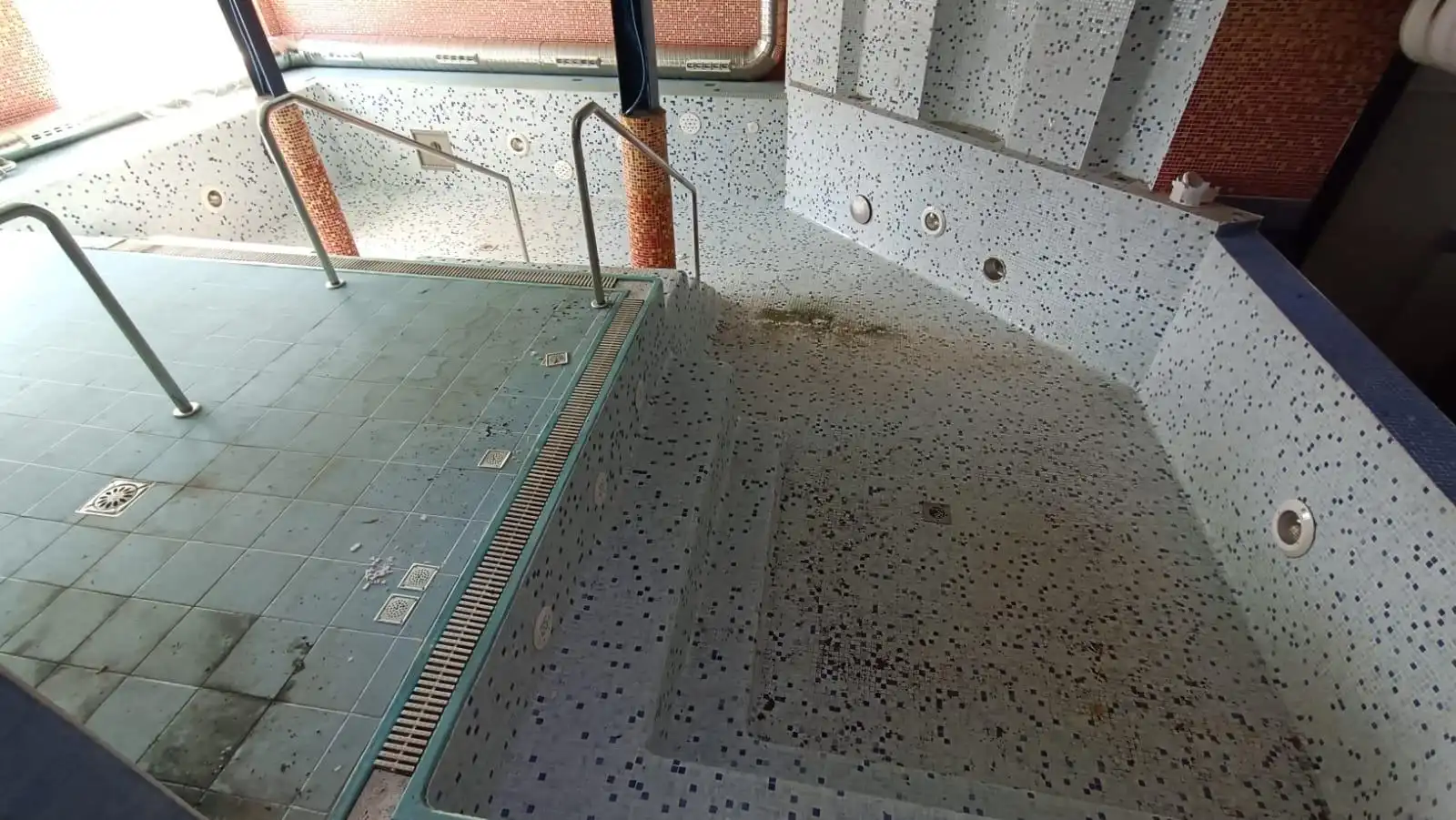 Piscina de Edifici en venda en Pereruela