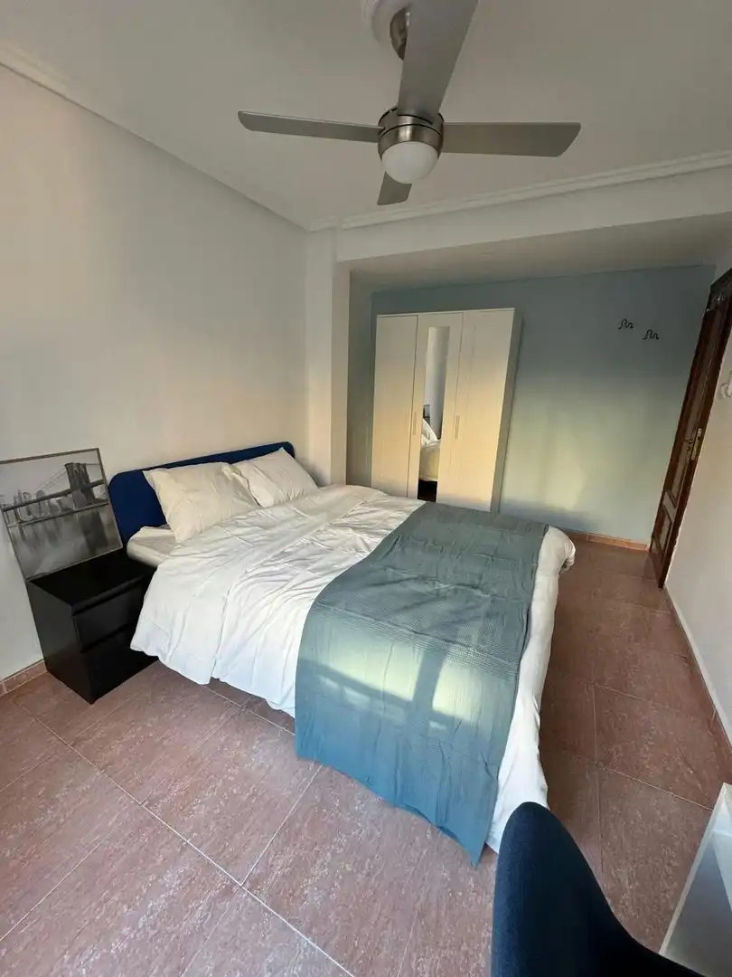 Bedroom of Flat for share in Valencia  with Air Conditioner, Furnished and Washing machine