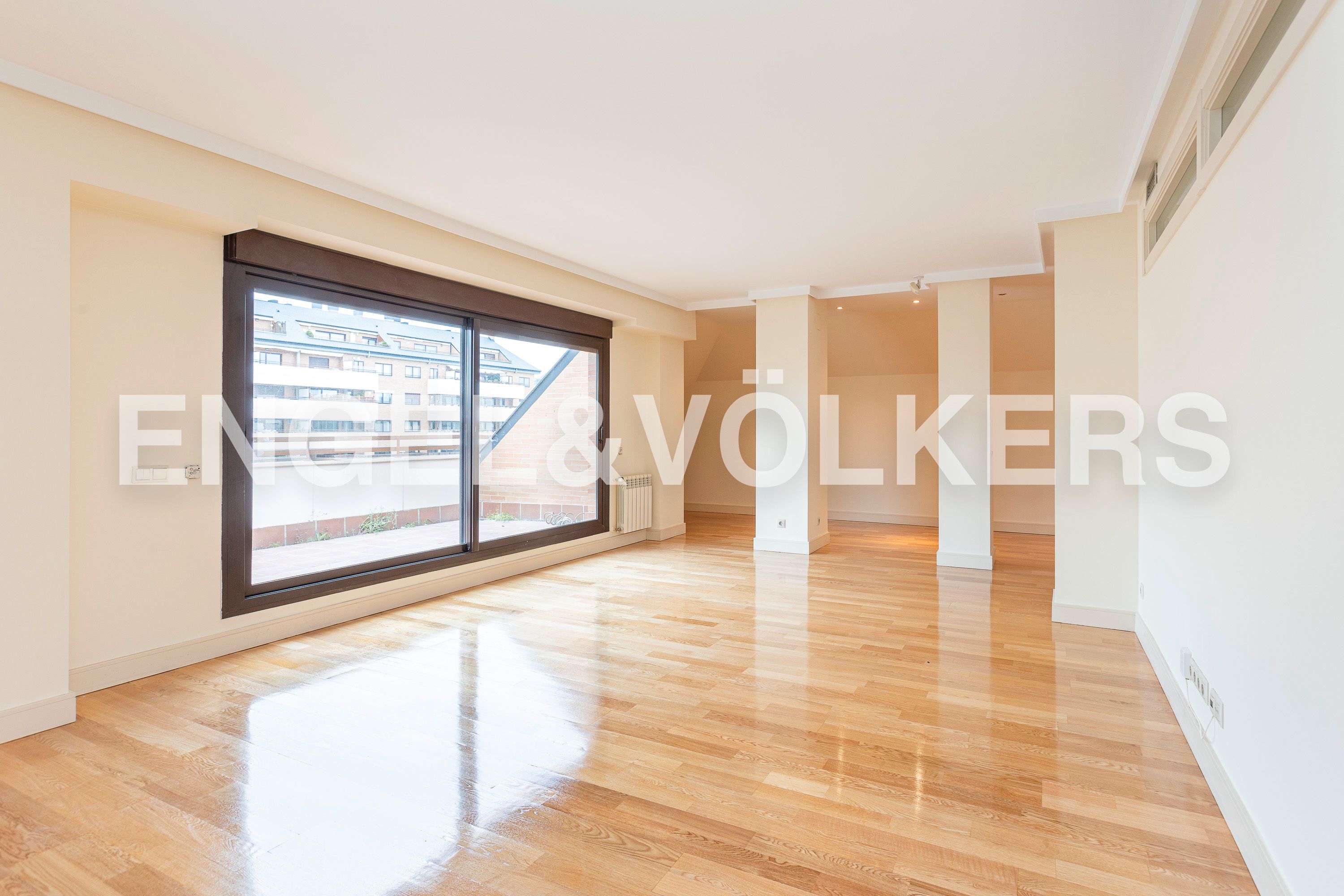 Vista exterior de Ático de alquiler en Majadahonda con Aire acondicionado, Calefacción y Parquet