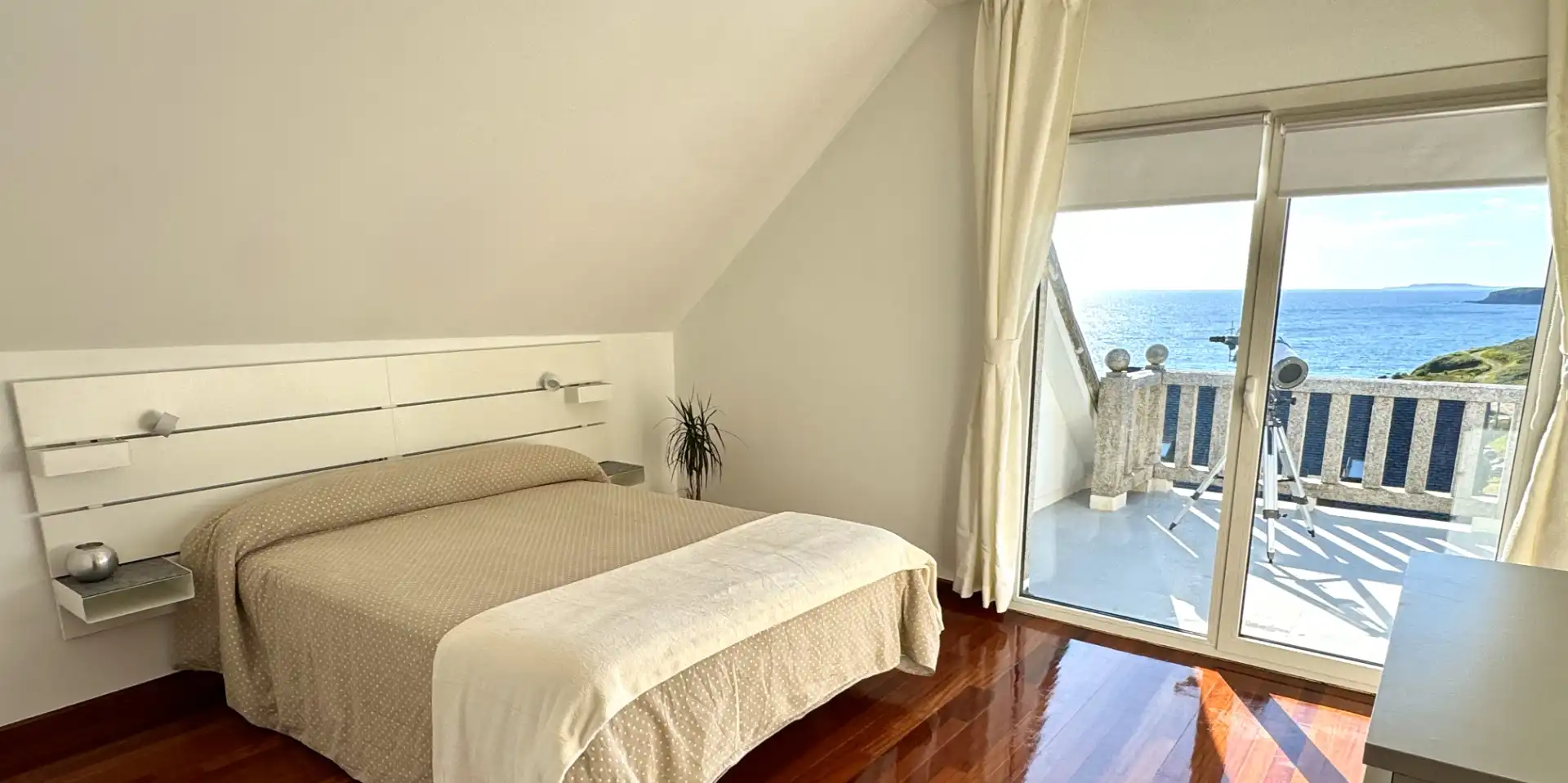 Habitación de Casa o chalet en venta en Sanxenxo con Calefacción, Jardín privado y Terraza