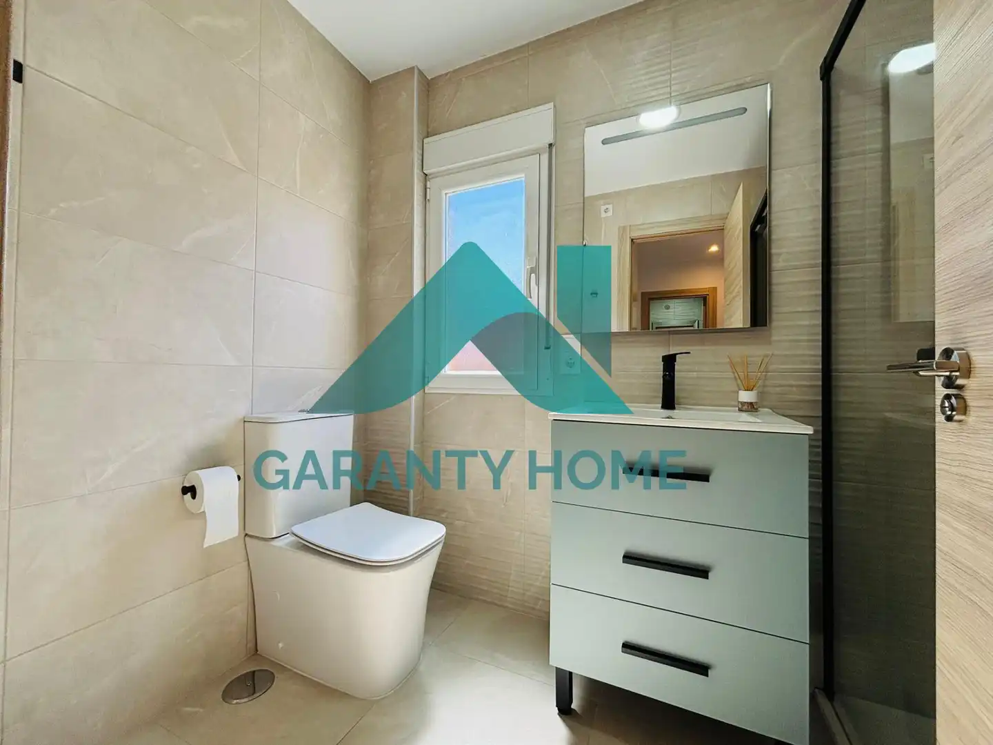 Bathroom of Flat for rent in Cáceres  with Air Conditioner and Furnished