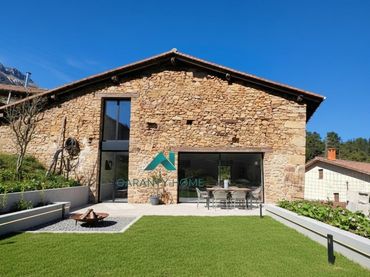 Casa rústica amb jardí en venda a Zegama