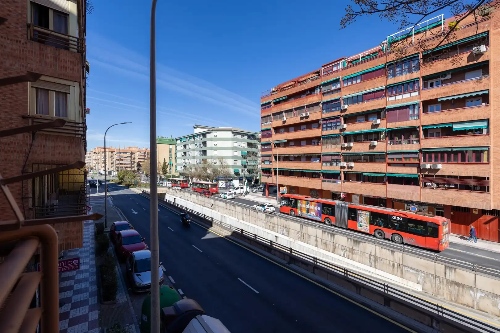 Vista exterior de Piso en venta en Granada con Calefacción y Balcón